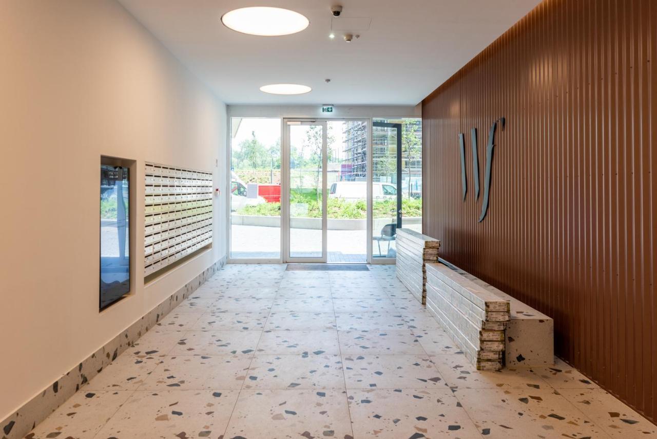 Sweet Home Apartman , 30Sqm Studio, Free Private Parking, Mountain View, Balcony, 20 Min From Downtown Boedapest Buitenkant foto