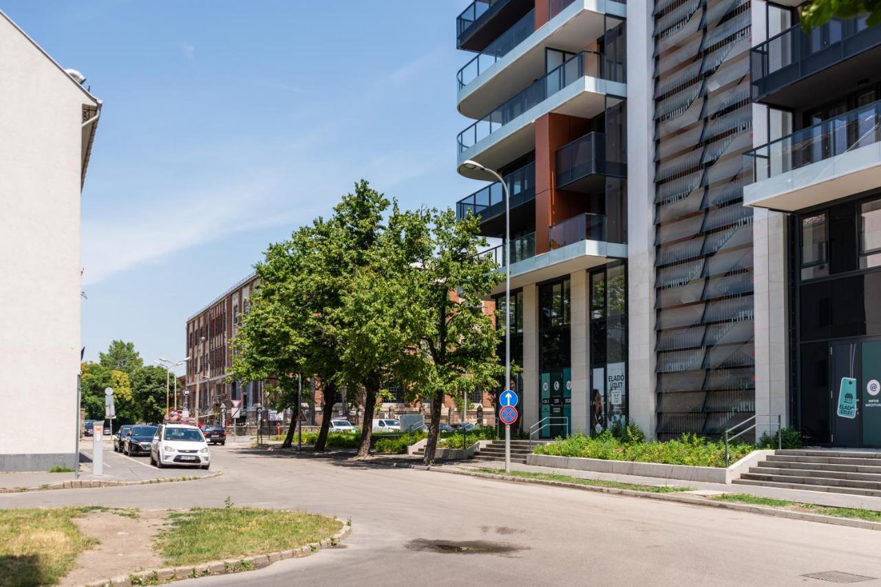 Sweet Home Apartman , 30Sqm Studio, Free Private Parking, Mountain View, Balcony, 20 Min From Downtown Boedapest Buitenkant foto