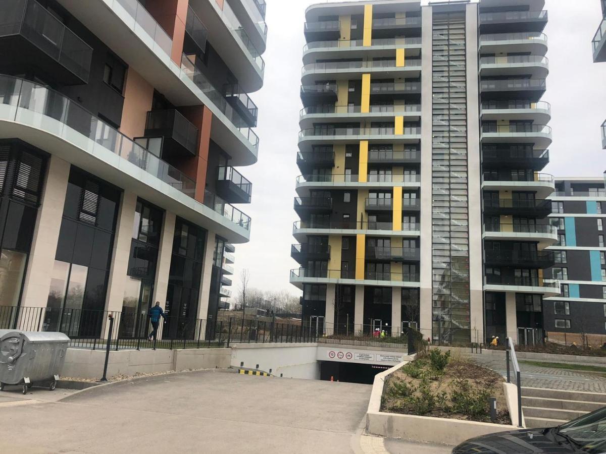 Sweet Home Apartman , 30Sqm Studio, Free Private Parking, Mountain View, Balcony, 20 Min From Downtown Boedapest Buitenkant foto